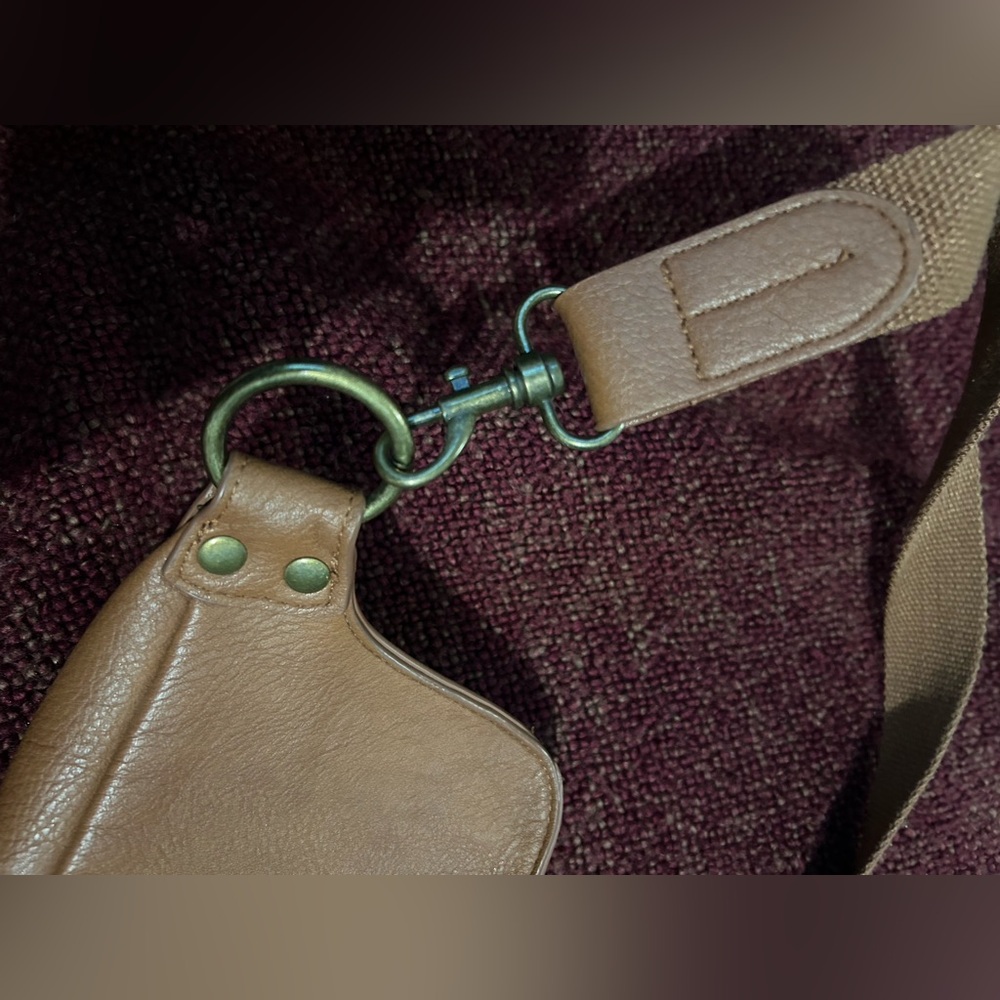 Super cute brown Fanny pack! - Picture 4 of 4